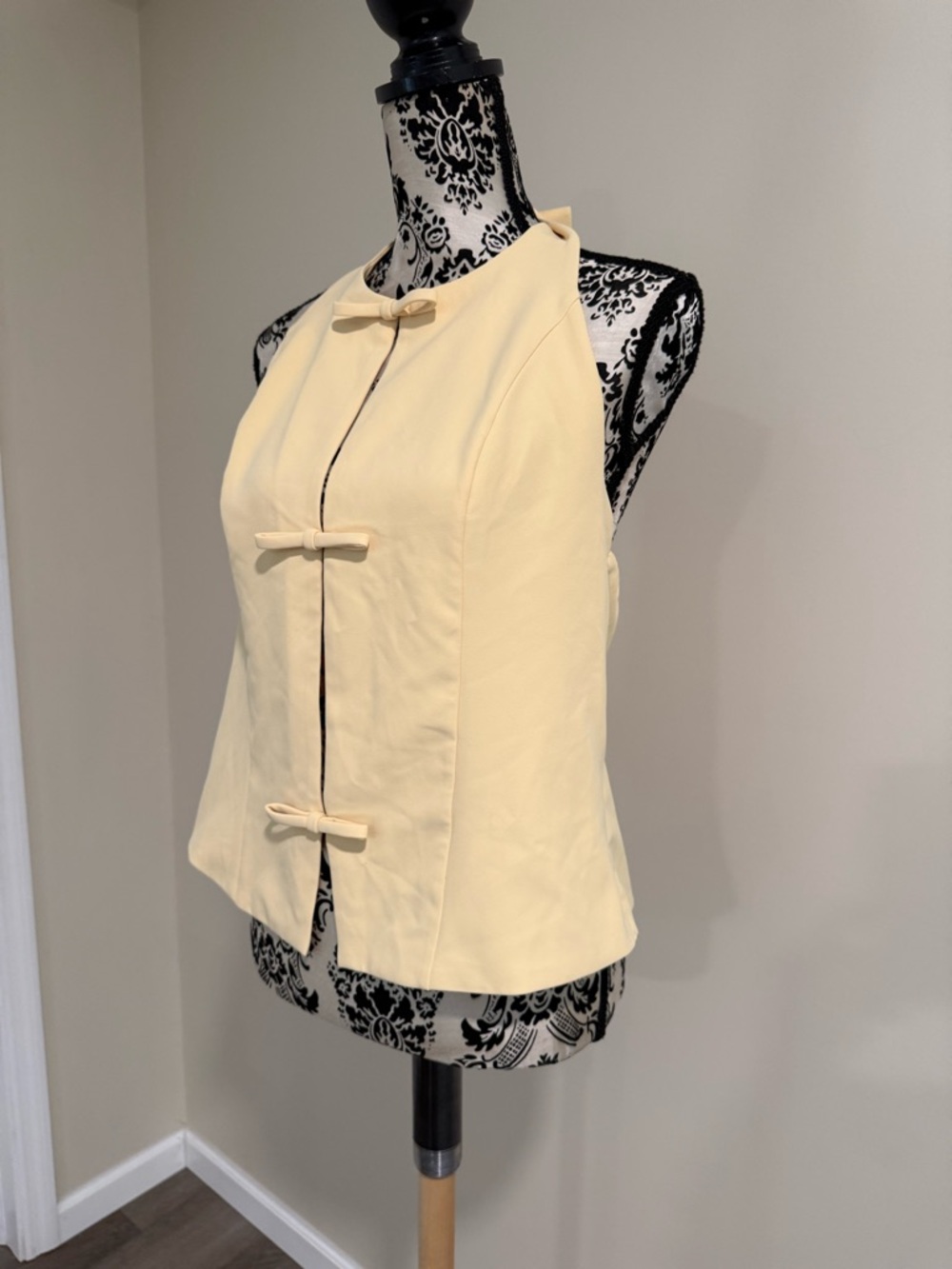Abercrombie and Fitch Halter Top - Picture 3 of 7